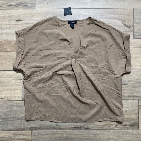 Club Monaco Women's Front Twist Short Sleeve‎ Top Size Small Tan Relaxed Fit - Picture 1 of 10
